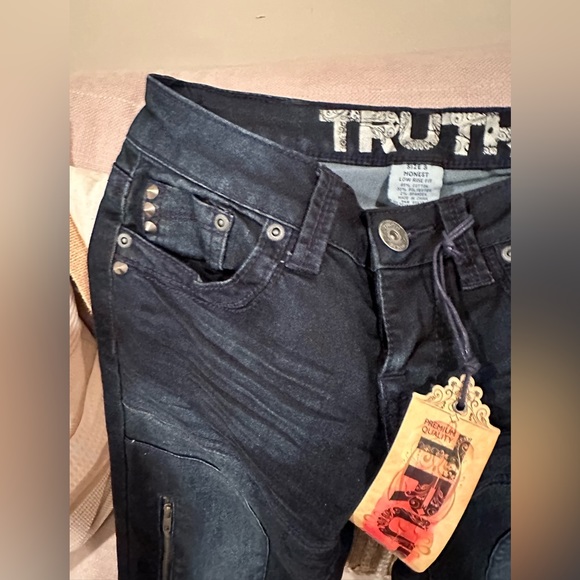 Truth - Picture 10 of 10